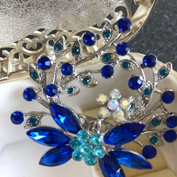 Crystal Brooch Pin in Blue. NEW - Picture 3 of 8